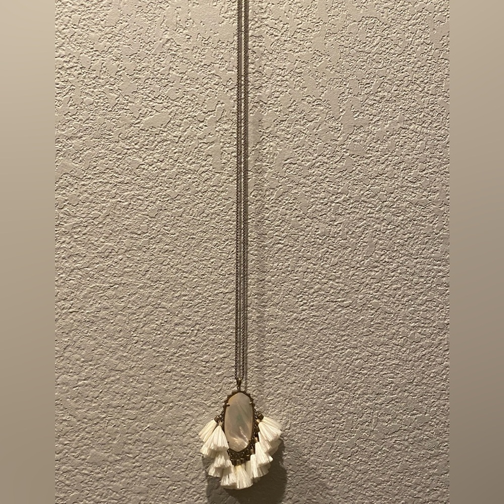 Kendra Scott Betsy necklace